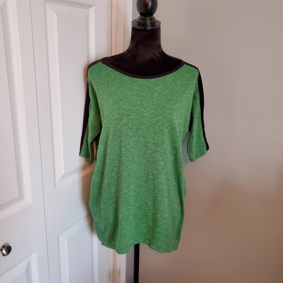 LuLaRoe Short Sleeve Hi-Low Striped Shirt Size XS - Picture 2 of 7